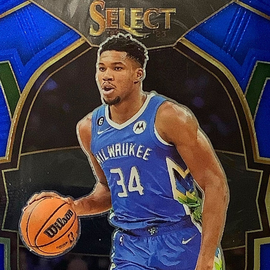 Giannis Antetokoummpo, Milwaukee Bucks, Card #61, 2022-23 NBA Panini Select