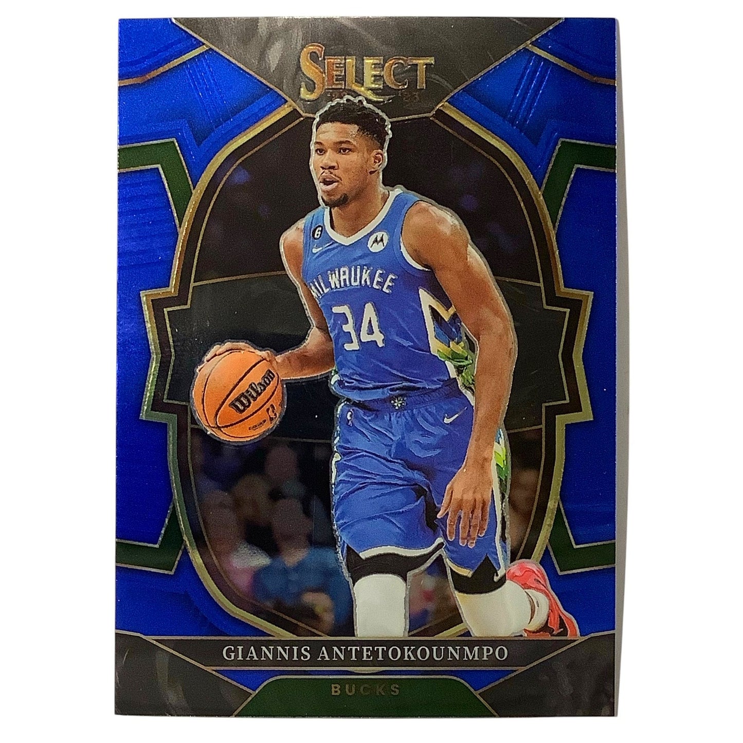 Giannis Antetokoummpo, Milwaukee Bucks, Card #61, 2022-23 NBA Panini Select